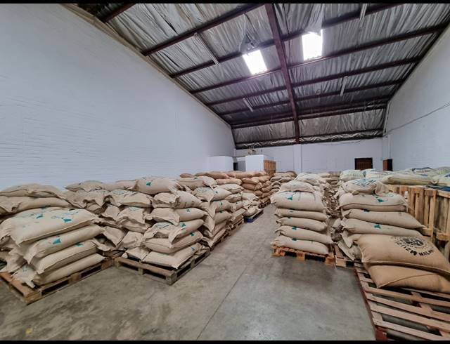192M² WAREHOUSE TO LET IN CROWN